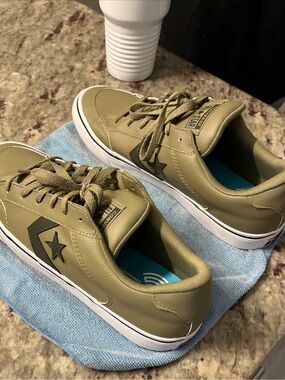 Converse Tobin OX Leather Low Top Classic Comfort Sneaker Men's 11 Wo’s 12.5